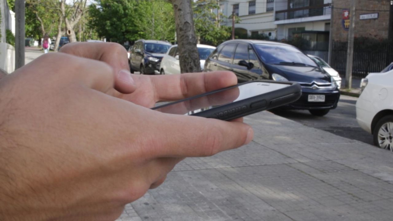 CNNE 580533 - uruguay busca prohibir uso del celular al cruzar la calle