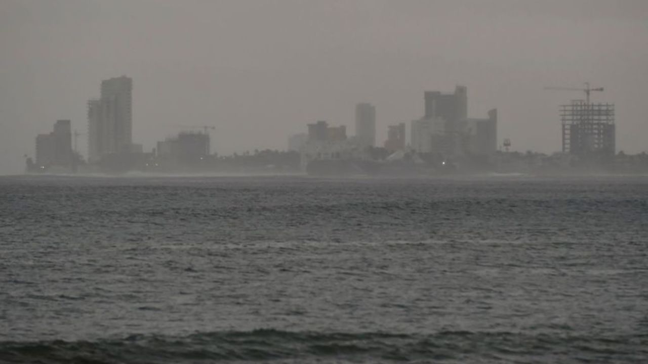 Lluvias en Mazatlán, Sinaloa, en México, poco antes de la llegada de Willa.