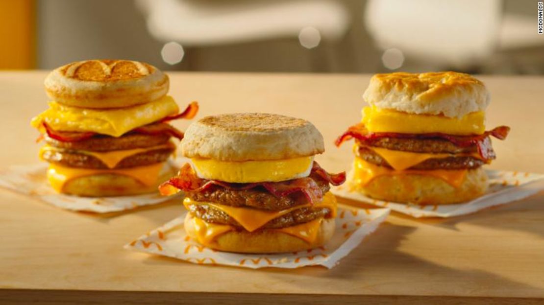 El nuevo Triple Breakfast Stacks es el primer sándwich de desayuno que McDonald's añade a su menú en cinco años.