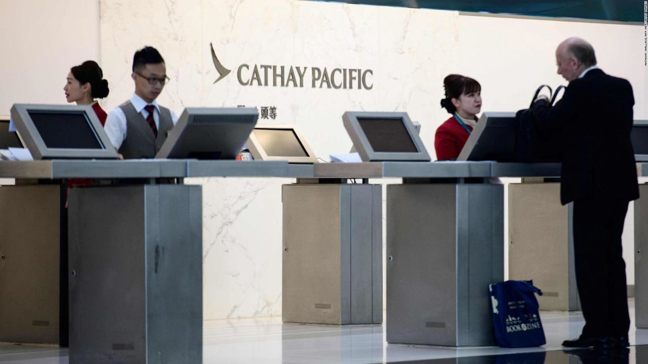 CNNE 581403 - #lacifradeldia- cathay pacific arriesga datos de 9-4 millones de pasajeros