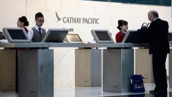 CNNE 581403 - #lacifradeldia- cathay pacific arriesga datos de 9-4 millones de pasajeros