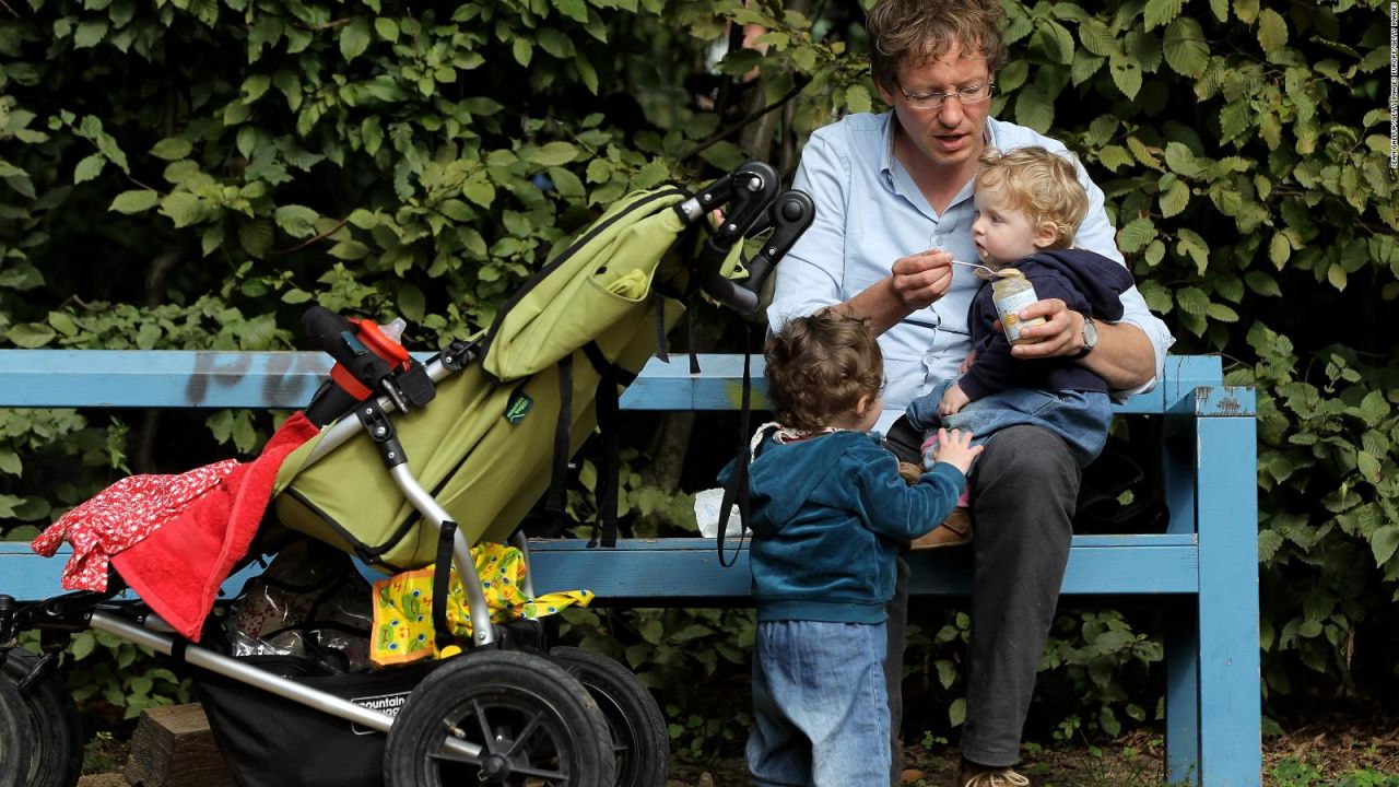 CNNE 581562 - en la ciudad de buenos aires se aumenta la licencia de paternidad a 45 dias-