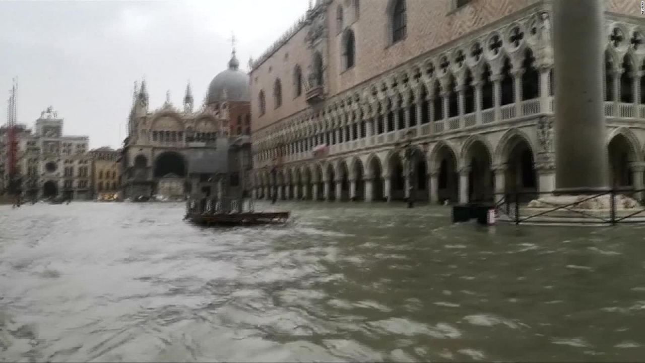 CNNE 582985 - venecia quedo bajo el agua por intensas lluvias