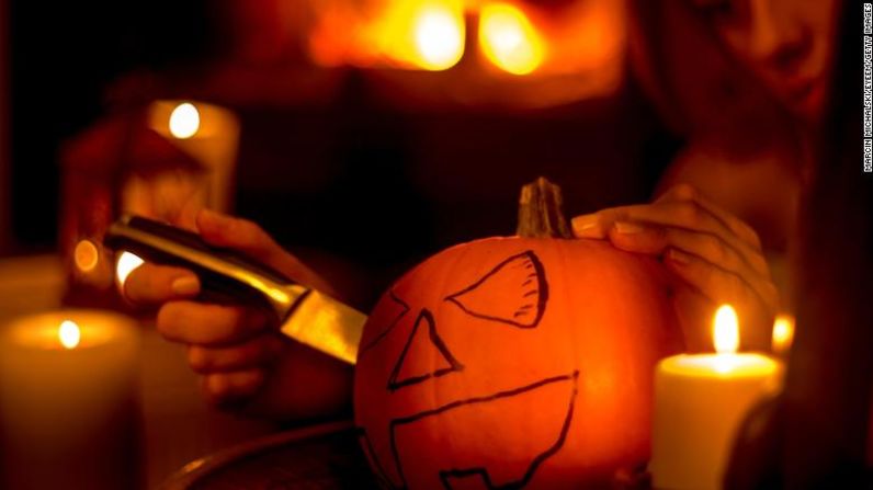 5. La venganza de la calabaza. La tradición de adornar calabazas es cada año la que más lesiones deja durante Halloween en Estados Unidos, de acuerdo con la Comisión de Protección al Consumidor. De un estimado de 4.500 lesiones relacionadas con Halloween el año pasado durante octubre y noviembre, 41% están relacionadas con el decorado de calabazas.