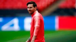 CNNE 583378 - lionel messi hace trabajos con balon