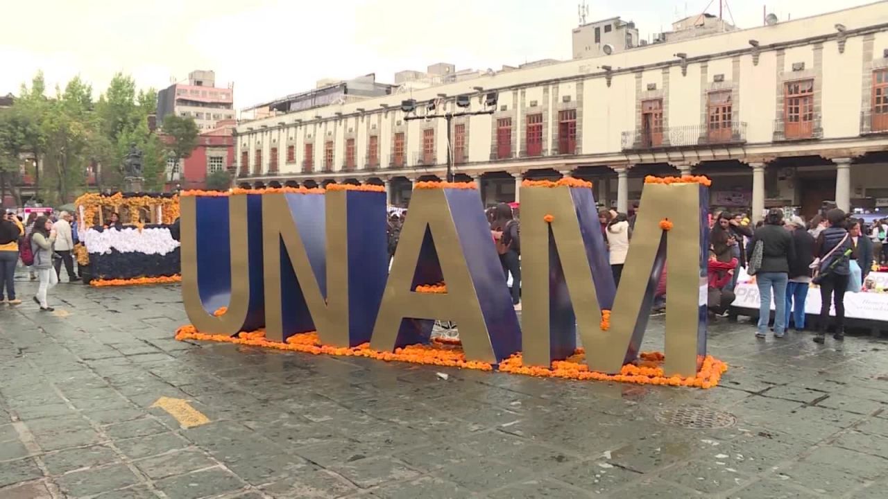 CNNE 584132 - la unam rinde honor a los muertos