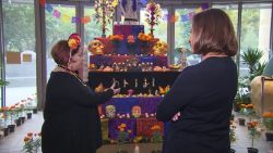 CNNE 584162 - el smithsonian celebra el dia de muertos