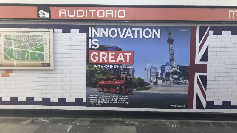 Esta adaptación de la estación “Auditorio” es en honor a la cultura y amistad existente entre México y el Reino Unido de Gran Bretaña e Irlanda del Norte.