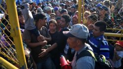 CNNE 584609 - la caravana de inmigrantes, paso a paso rumbo a ee-uu-