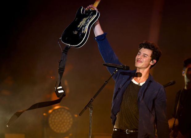 Shawn Mendes, quien no estuvo en el evento, ganó como Mejor Actuación En Vivo.