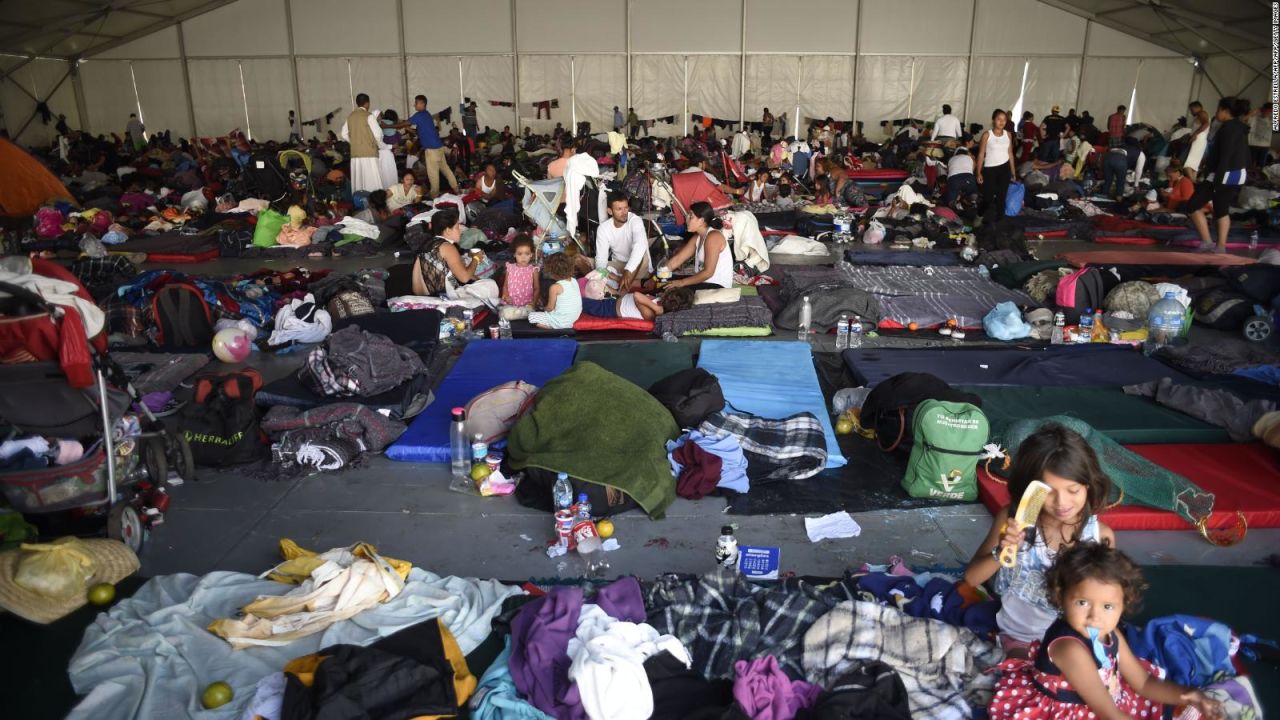 CNNE 585613 - asi acampa la caravana inmigrante en la ciudad de mexico