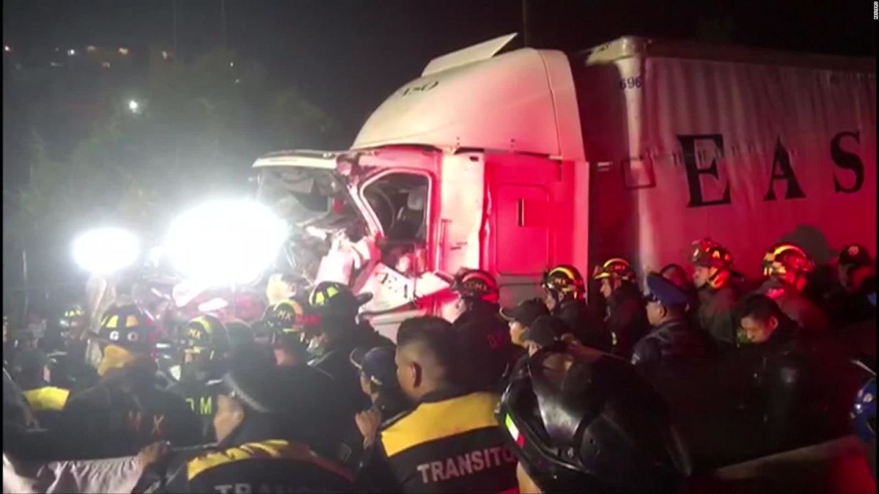 CNNE 586057 - al menos 10 muertos por embestida de trailer en ciudad de mexico