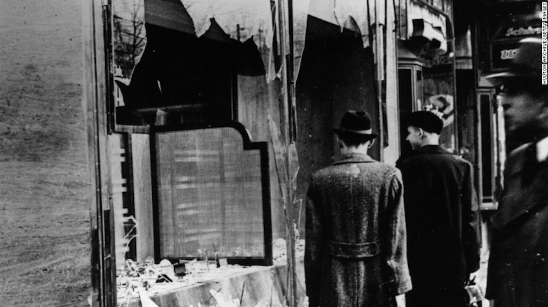 Los negocios de los judíos fueron destruidos por los alemanes la noche del Kristallnacht.