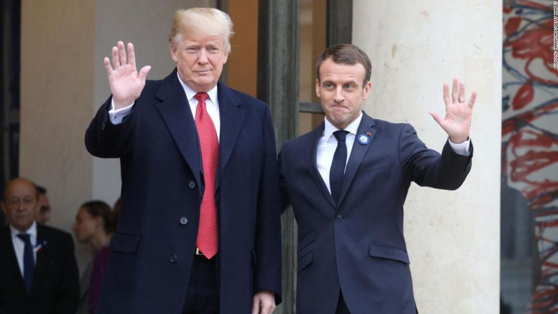 Donald Trump y Emanuel Macron, en París, Francia.