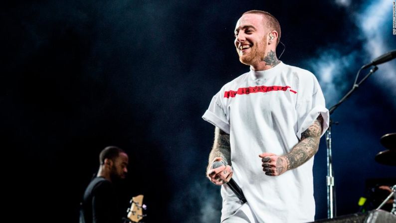 El rapero Mac Miller murió el 7 de septiembre por una sobredosis de drogas. Fue novio de Ariana Grande.