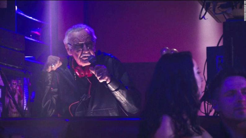 Lee interpretó a un DJ de strip-club en la película de 2016 “Deadpool”.