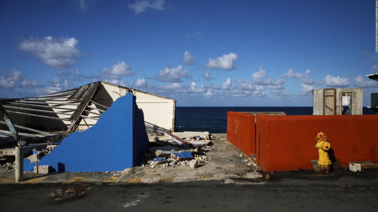 CNNE 587748 - trump busca evitar que lleguen mas fondos a puerto rico por el huracan maria