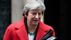 Theresa May a su salida de Downing Street hacia el Parlamento británico.