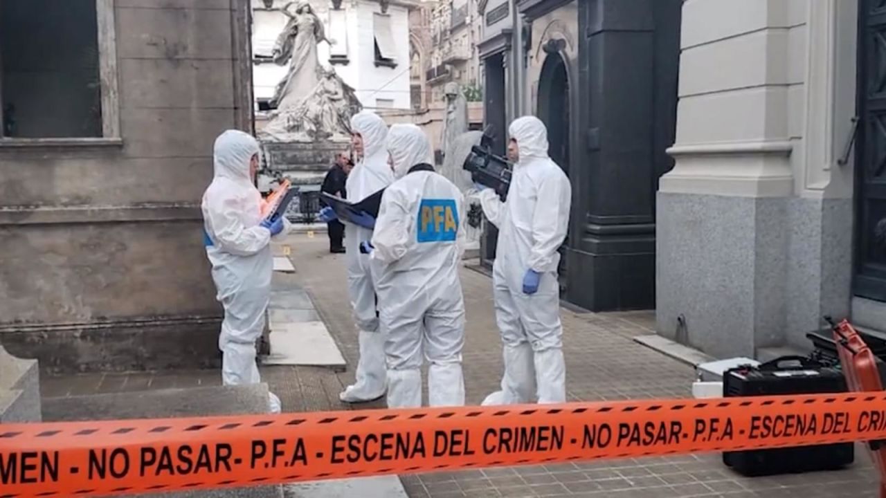 CNNE 588256 - conoce de quien fue la tumba que exploto en el cementerio de la recoleta