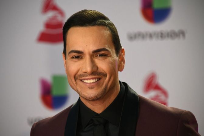 Victor Manuelle.