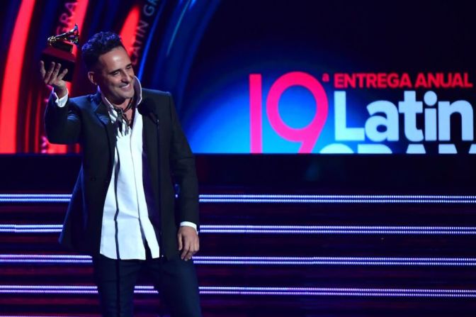 Jorge Drexler ganó el premio a Grabación del Año por "Telefonía".