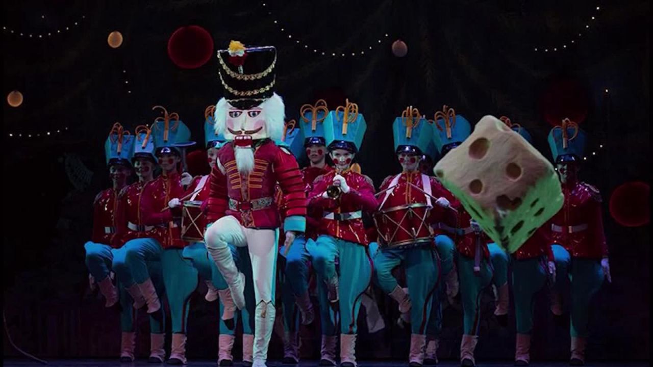 CNNE 588587 - "el cascanueces", del cincinnati ballet, tiene un nuevo miembro del reparto