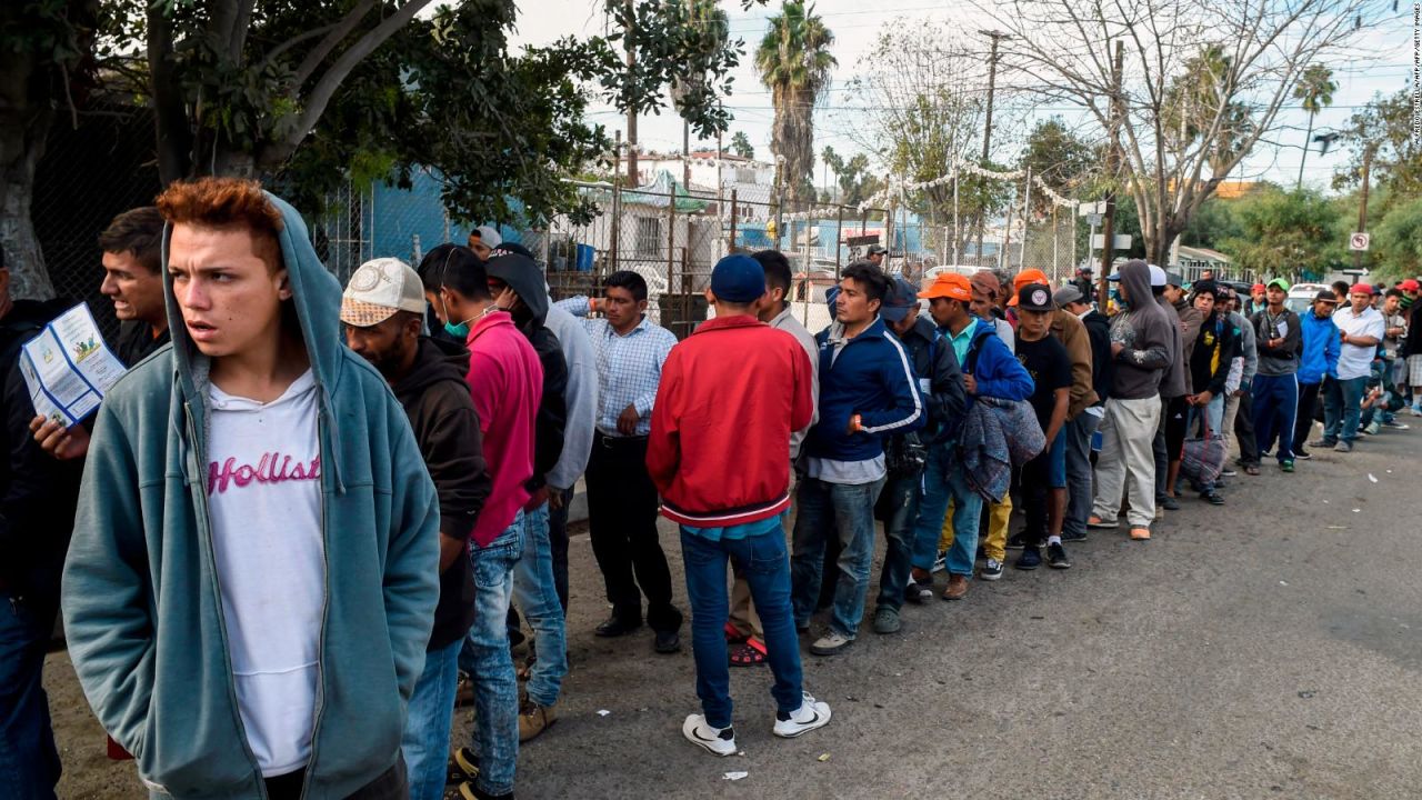 CNNE 588908 - mexicanos protestan en tijuana contra los inmigrantes centroamericanos