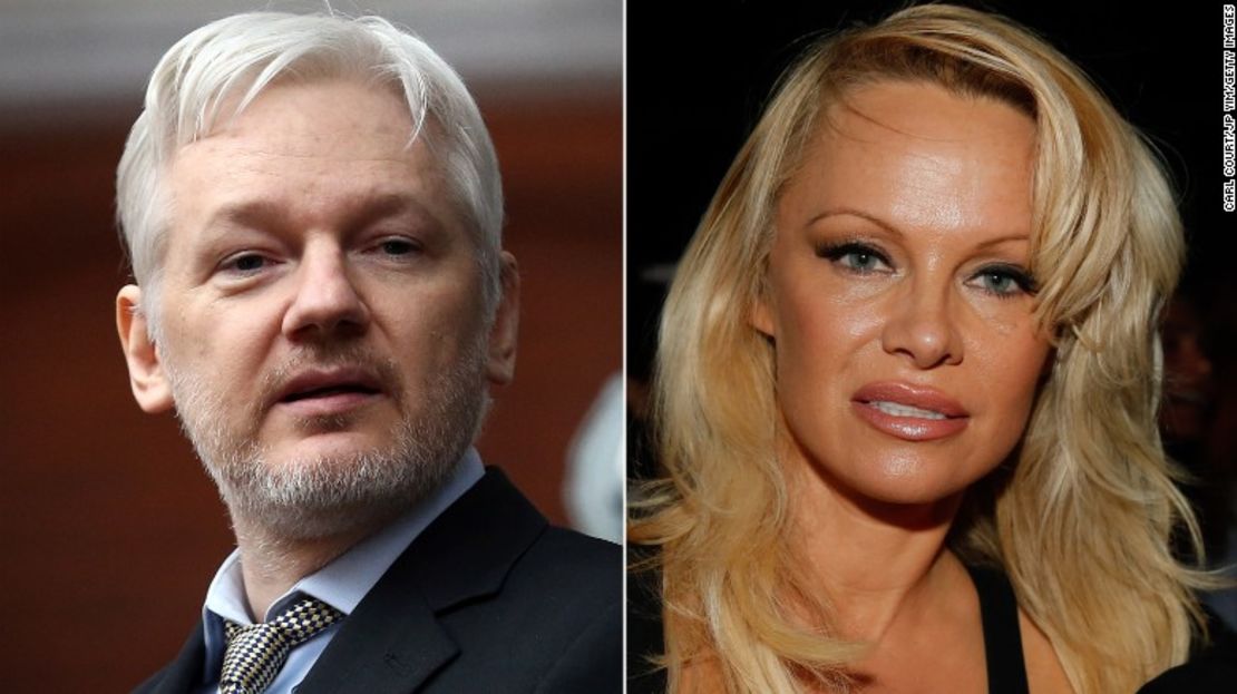 Julian Assange y Pamela Anderson.