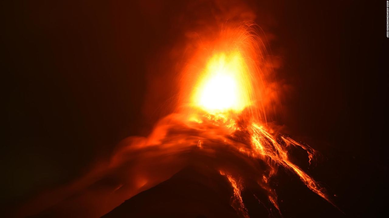 CNNE 588991 - desalojos decretados por nueva amenaza del volcan de fuego