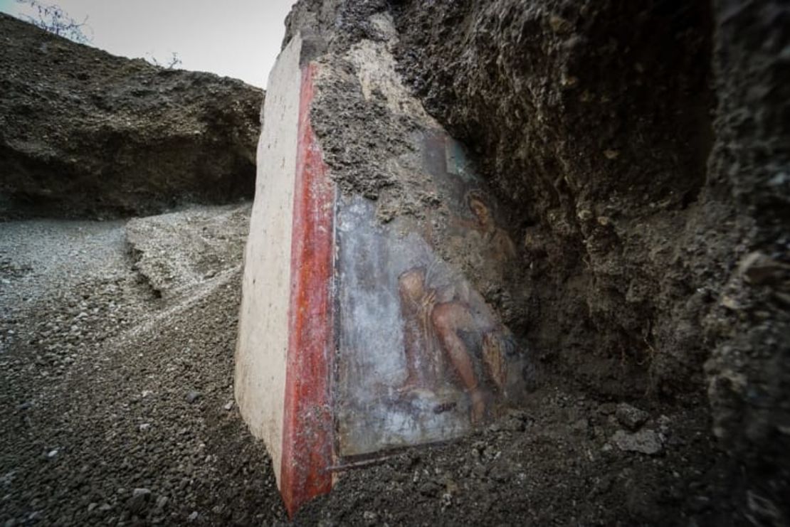 Un fresco que representa el mito griego de Leda y el cisne en el sitio arqueológico de Pompeya.