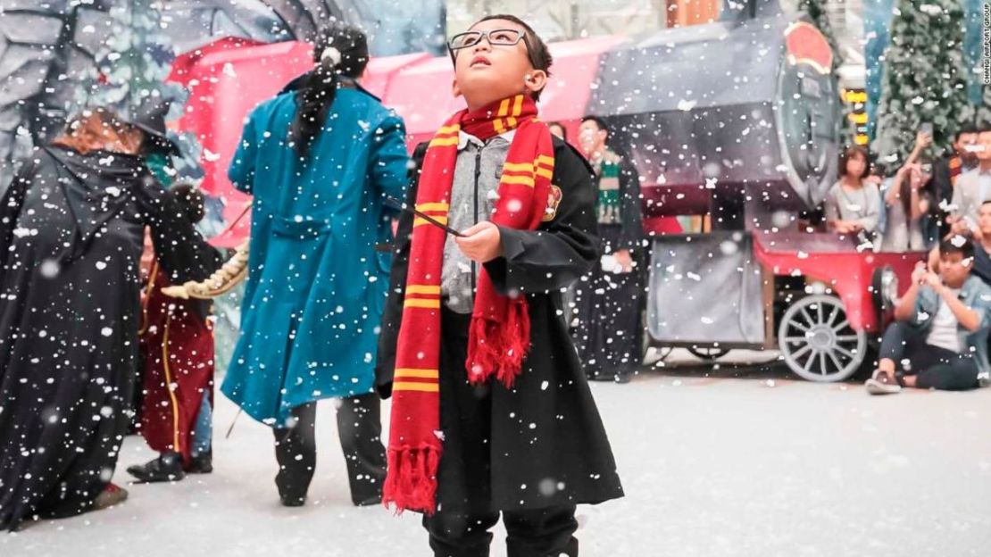 Si vas a pasar por el aeropuerto Changi de Singapur, la magia de Harry Potter estará en todos lados del terminal.