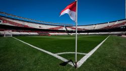 CNNE 591035 - suspenden indefinidamente la final de la copa libertadores