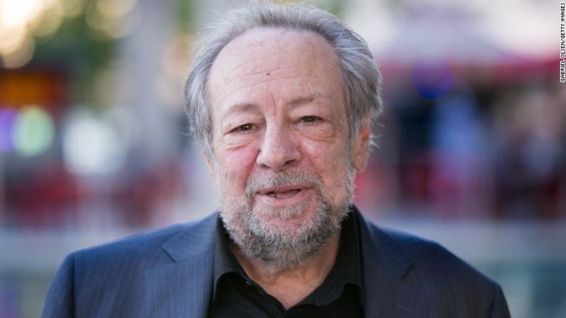 Ricky Jay, veterano mago y actor, falleció de causas naturales el sábado 24 de noviembre a los 72 años.