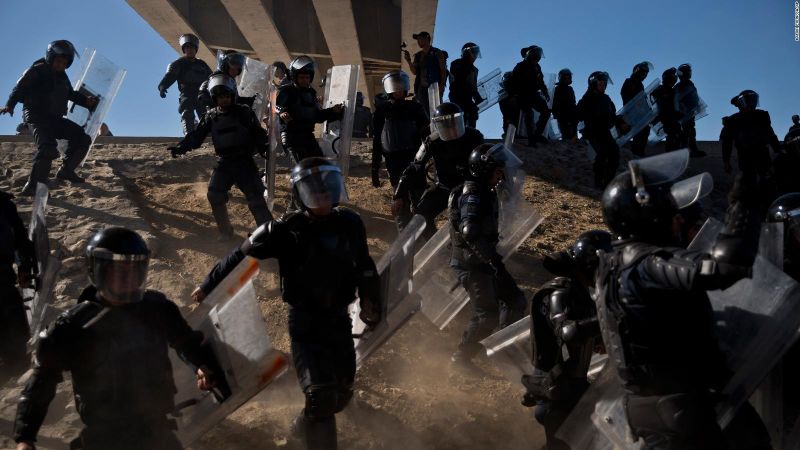 Más agentes serán desplegados a la frontera entre tijuana y san diego tras protestas | cnn