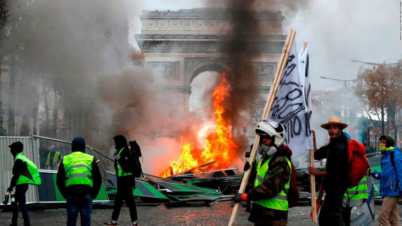 CNNE 591678 - protestas del "chaleco amarillo" en francia se toman la calle mas famosa de paris