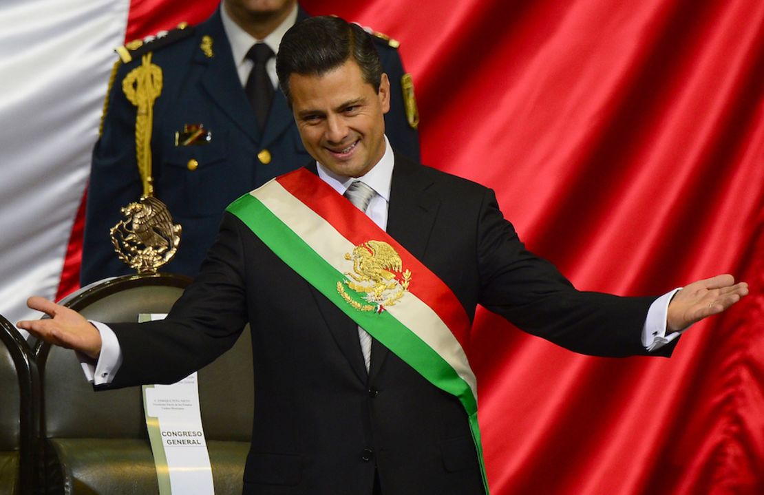 El presidente saliente Enrique Peña Nieto, con la banda presidencial, el día de su toma de posesión, el 1 de diciembre de 2012.