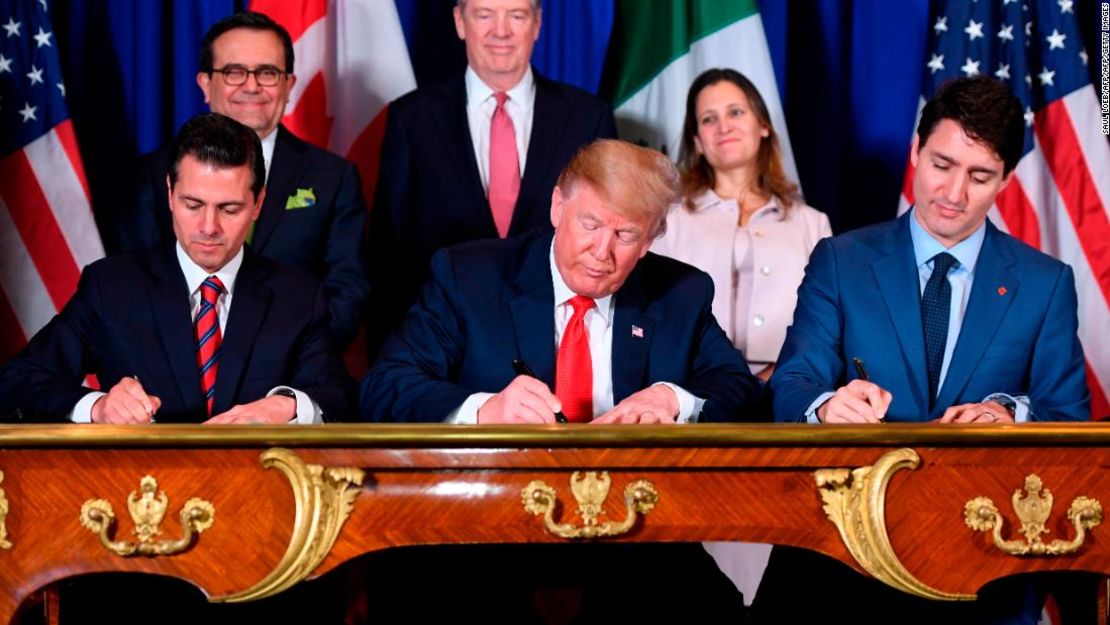 Los presidentes de México, Estados Unidos y Canadá firman el nuevo acuerdo en Buenos Aires, Argentina.