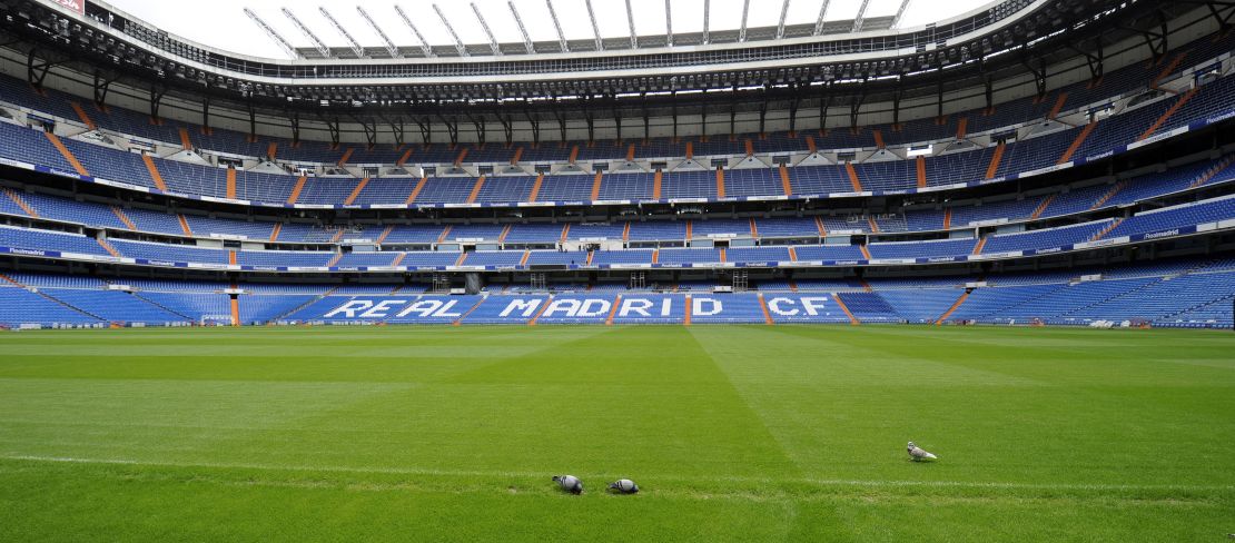 Una vista panorámica del campo del Santiago Bernabéu, estadio del Real Madrid en el que se jugará la final de la Copa Libertadores de América entre RIver Plate y Boca Juniors.