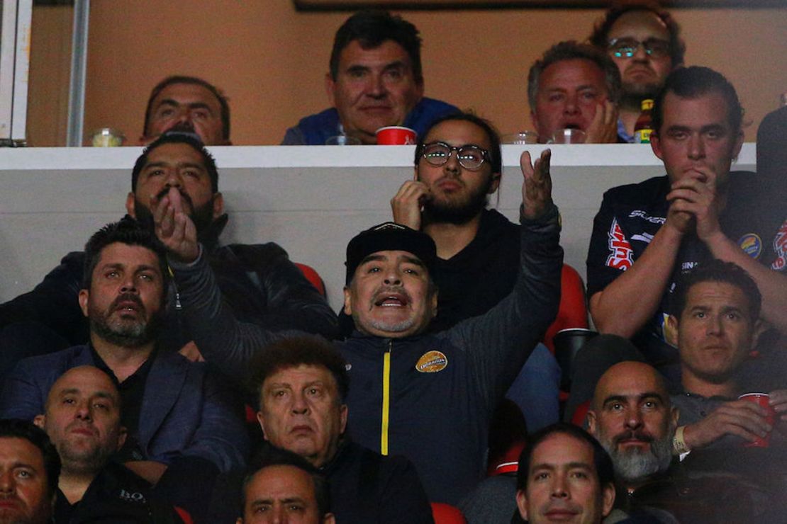 Diego Armando Maradona vio desde la grada el segundo partido de la final del Ascenso MX en México.