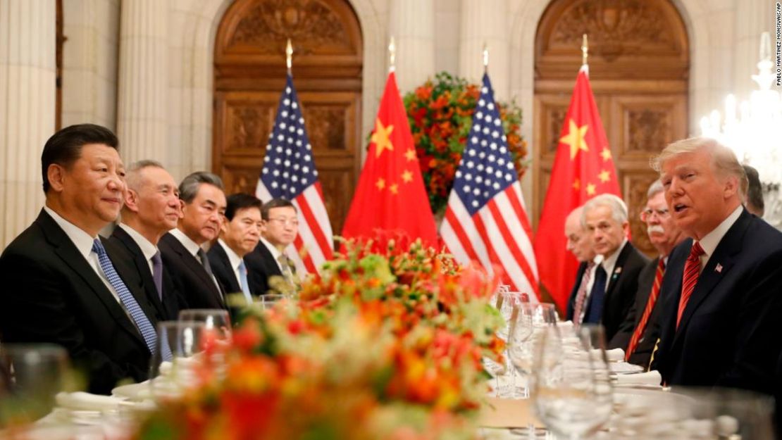 El presidente de EE.UU. Donald Trump y el presidente de China Xi Jingping durante su reunión bilateral el 1 de diciembre de 2018 en Buenos Aires, Argentina.