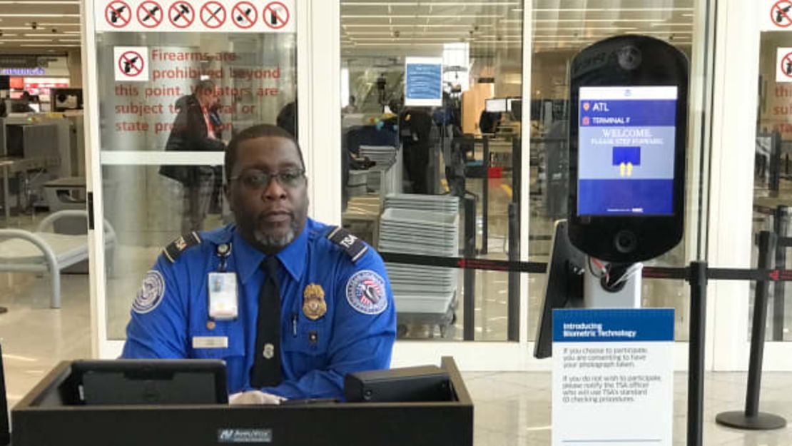 Las pantallas de reconocimiento facial TSA ahora están disponibles para la verificación biométrica de identificación en el Aeropuerto Internacional de Atlanta Hartsfield-Jackson.