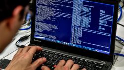 CNNE 593833 - grupo de hackers opera a traves de ejecutivos de empresas