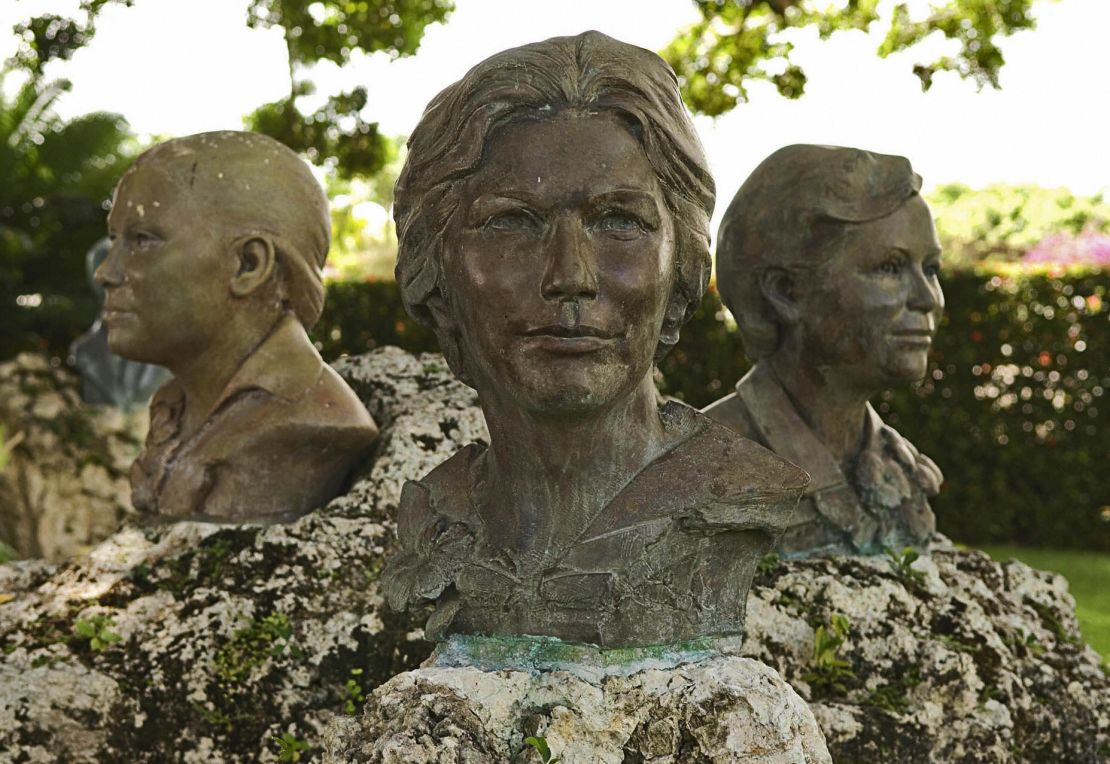 Bustos en homenaje a las hermanas Mirabal, ubicados emel pueblo de Salcedo, a 150 kilómetros de Santo Domingo. Las hermanas Mirabal fueron asesinadas en 1960 durante el régimen dictatorial de Rafael Leonidas Trujillo.