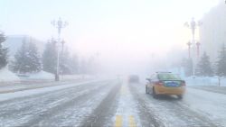 CNNE 594220 - #eldatodehoy- extrana niebla helada cubre una ciudad en el norte de china