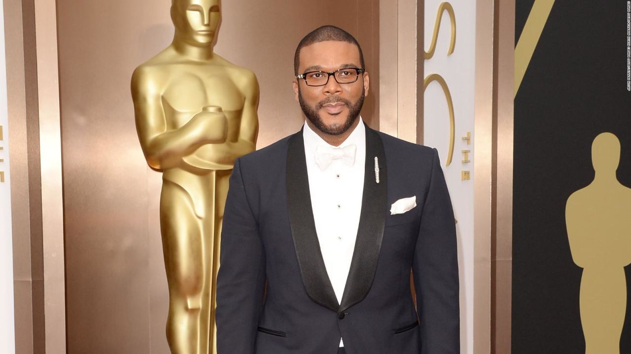 CNNE 594914 - #estonoesnoticia- el regalo de navidad del actor tyler perry