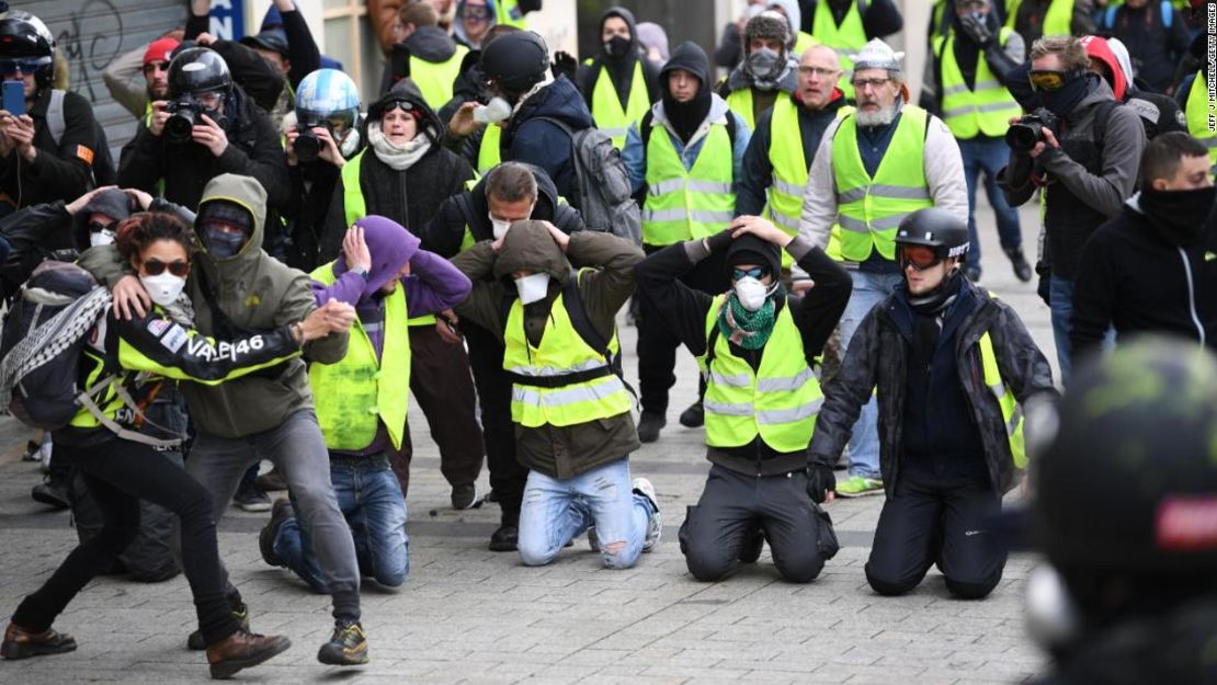 Una escena de las manifestaciones protagonizadas por los "chalecos amarillos" en París, Francia.