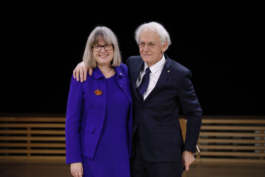 Gerard Mourou y Donna Strickland después de sus conferencias Nobel en el Aula Magna de la Universidad de Estocolmo.