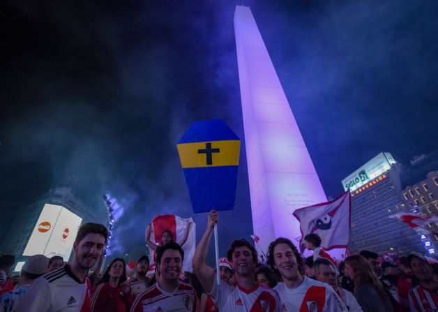 El partido, que tuvo que ser jugado en Madrid, España, después de una agresión contra el autobús de Boca Juniors, semanas atrás, terminó con un marcador de 3-1 a favor de River Plate.