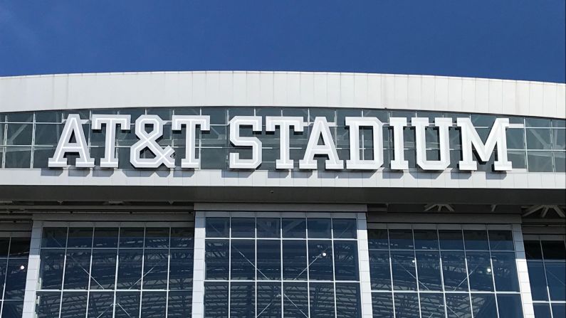 El estadio AT&T se encuentra en Arlington, Texas y es sede del equipo de los Dallas Cowboys. Este estadio reemplazó al Texas Stadium, que fue la casa de los Cowboys desde 1971 y hasta el 2008. El estadio AT&T se inauguró el 29 de mayo de 2009.