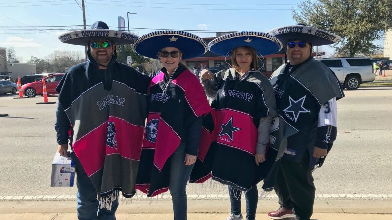 Los fanáticos son quienes hacen que el ambiente en el estadio sea único. Los Dallas Cowboys tienen fans que viajan desde diversos puntos de México para apoyarlos.